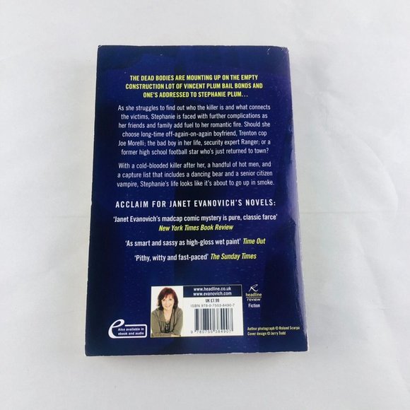 Smokin' Seventeen By Janet Evanovich Fiction Medium Paperback Book - Picture 4 of 8